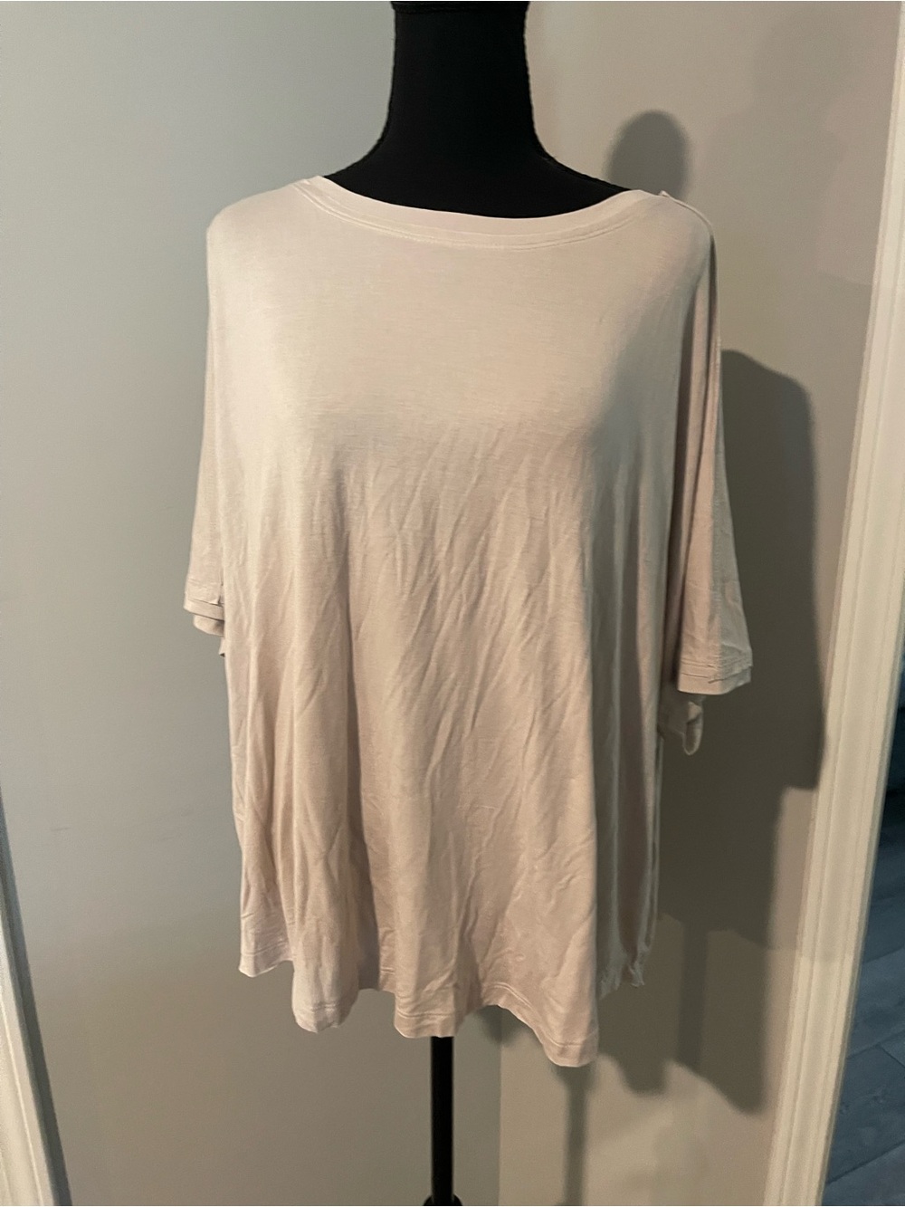 Easel tee nwt